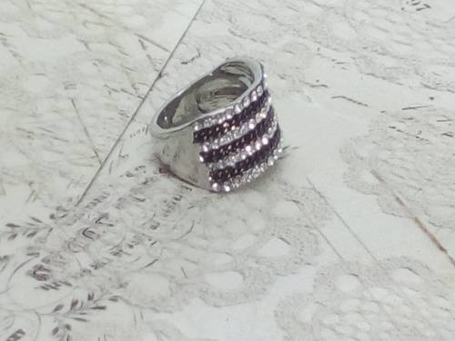 DAZZLING! Hand Crafted 1.25 Carat Simulated Diamonds And Black Ring Size 9 US