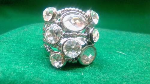 BEAUTIFUL! Ring With 8 1.75 Carat Simulated Diamonds 8 US