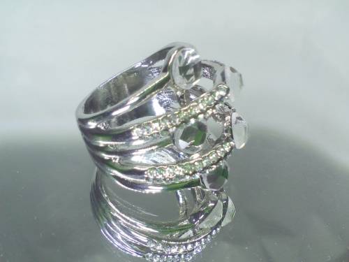 BEAUTIFUL! Ring With 1,75 Carat Simulated White & Blue Diamond Size 8 US