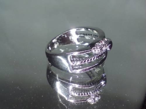 BEAUTIFUL! Ring With 0.75 Carat Simulated  Diamonds Size 10 US