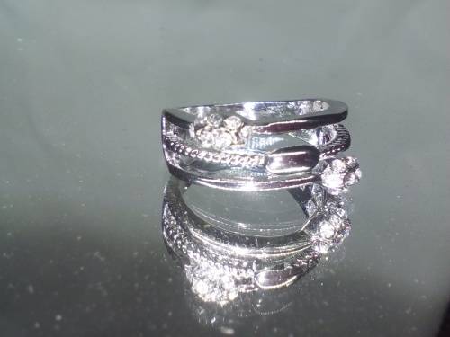 BEAUTIFUL! Ring With 0.75 Carat Simulated  Diamonds Size 10 US