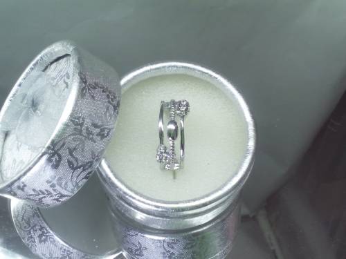 BEAUTIFUL! Ring With 0.75 Carat Simulated  Diamonds Size 10 US