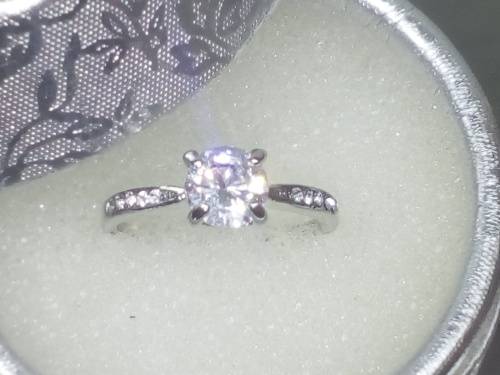 DAZZLING! Hand Crafted 0.75 Carat Simulated Diamonds Ring Size 9 US