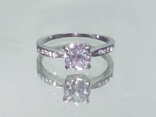 DAZZLING! Hand Crafted 0.75 Carat Simulated Diamonds Ring Size 9 US