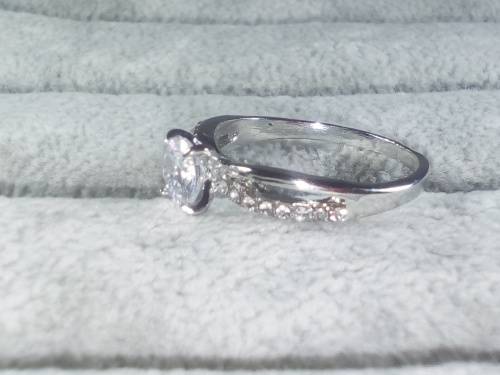 AMAZING! Infinity Ring With 1,25 Carat Hand Crafted Simulated Diamonds Size 8 US
