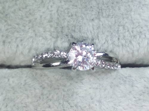 AMAZING! Infinity Ring With 1,25 Carat Hand Crafted Simulated Diamonds Size 8 US