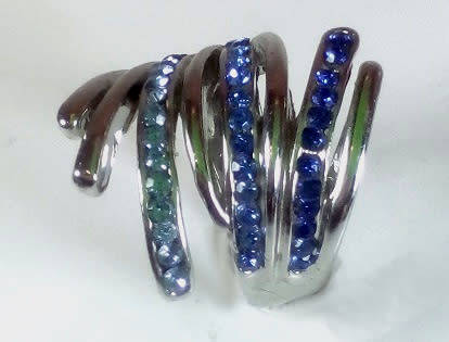 BEAUTIFUL! Ring With Simulated Blue Diamonds 6 US/L