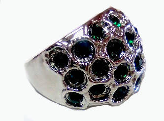 BEAUTIFUL! Ring With Simulated Emeralds Size 8 US/P