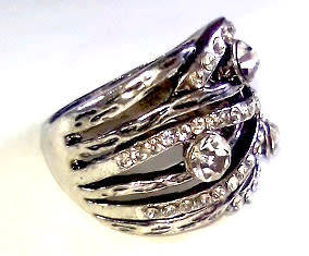 EXQUISITE! 1.75 Carat Simulated Diamond Ring Size 8 US/P