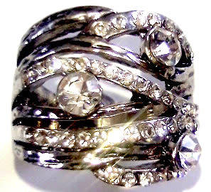 EXQUISITE! 1.75 Carat Simulated Diamond Ring Size 8 US/P
