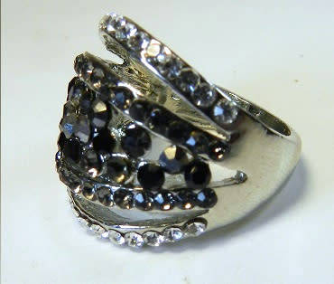 AMAZING! 1,75 Carat Simulated French Lilac, Black And White Diamonds Size 7 US / N / 17