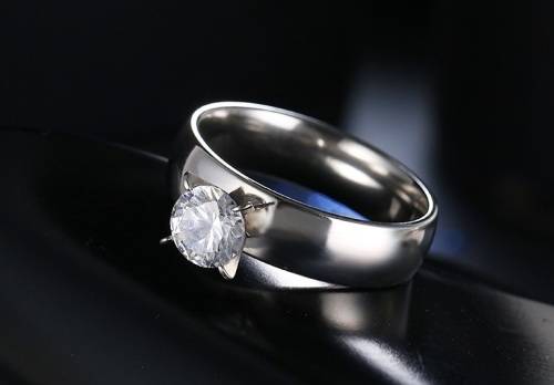 Titanium Princess Cut Ring With Simulated Diamond Size 8; 9 US *R 599* (SILVER)