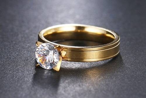 RETAIL PRICE: R 2 599 Titanium Princess Cut Ring With Simulated Diamond Size 9 US