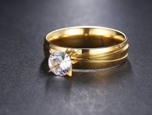RETAIL PRICE: R 1 299 Titanium Princess Cut Ring With Simulated Diamonds (GOLD) Size 9 US