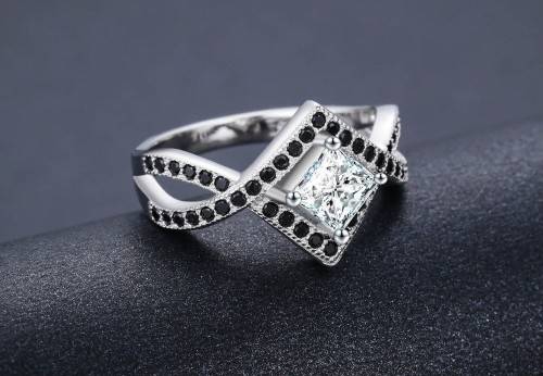 *SOLID 925 STERLING SILVER  0.75CT SQUAR TENTION RING *