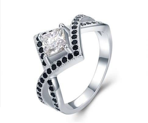 *SOLID 925 STERLING SILVER  0.75CT SQUAR TENTION RING *