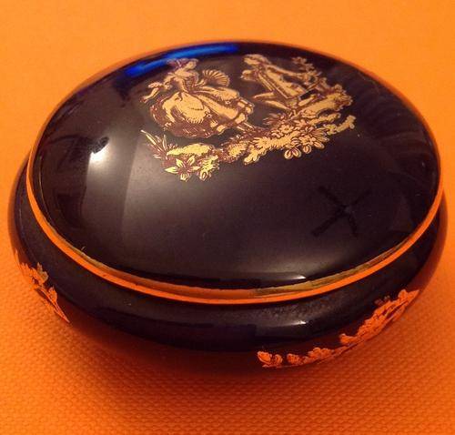 !!! Lovely little blue Limoges Castel bowl with lid, with genuine gold decoration !!!