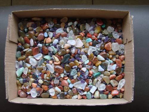 BOX FULL OF TUMBLED SEMI PRECIOUS STONES, LARGE AND SMALL APPROX 3Kg