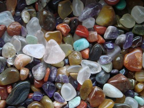 BOX FULL OF TUMBLED SEMI PRECIOUS STONES, LARGE AND SMALL APPROX 3Kg