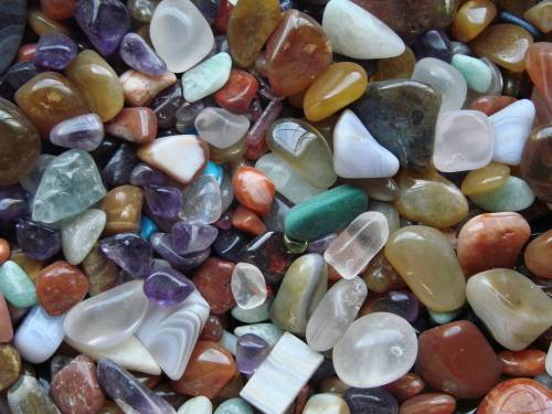 BOX FULL OF TUMBLED SEMI PRECIOUS STONES, LARGE AND SMALL APPROX 3Kg
