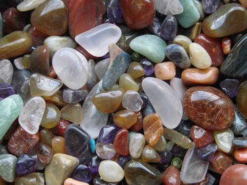 BOX FULL OF TUMBLED SEMI PRECIOUS STONES, LARGE AND SMALL APPROX 3Kg