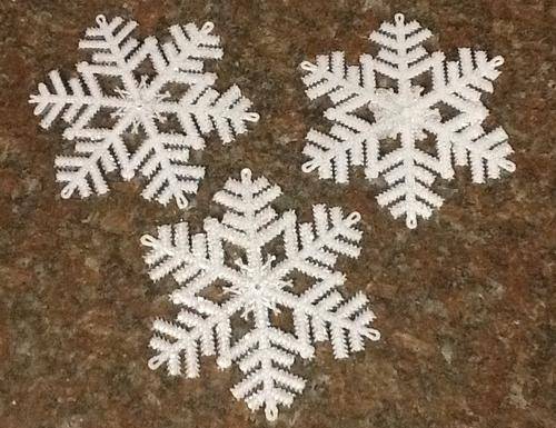 Plastic snowflakes for decor - frozen or winter party - 16cm wide - 3 per pack - white