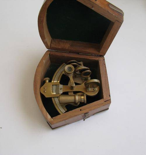 Small  Brass Sextant in wooden box  NO RESERVE