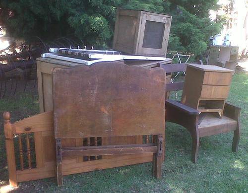 JOB LOT MEUBELS VIR RESTOURASIE