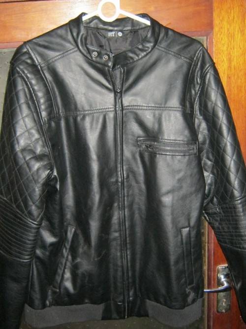 Great Jacket - looks like leather but ain¿t