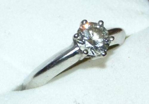 1ct Diamond ring set in 18ct White Gold
