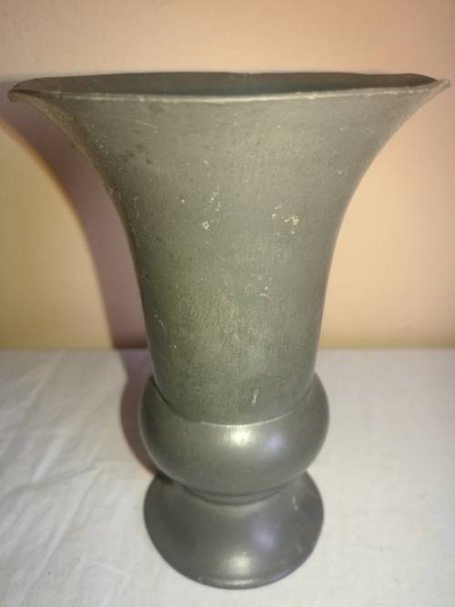 2 X LOVELY VINTAGE VASES