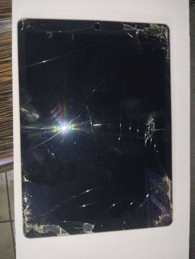 Damaged Apple iPad Pro 12.9" (2nd Gen) A1671 (WiFi + Cellular) 512GB Space Gray - Locked To Owner