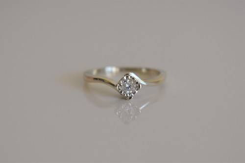 *WOW* Solitaire DIAMOND white gold 9k ring