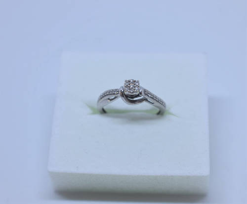 9k WHITE GOLD DIAMOND ENGAGEMENT PROMISE RING