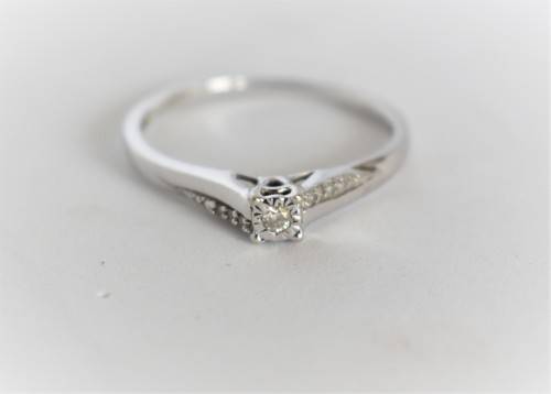 White gold 9k diamond engagement ring