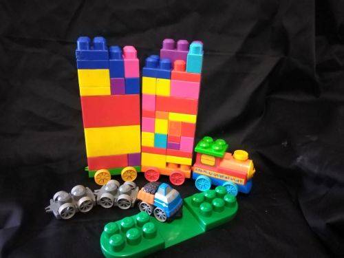 ASSORTED BOX OF MEGA BLOCKS - TRAIN