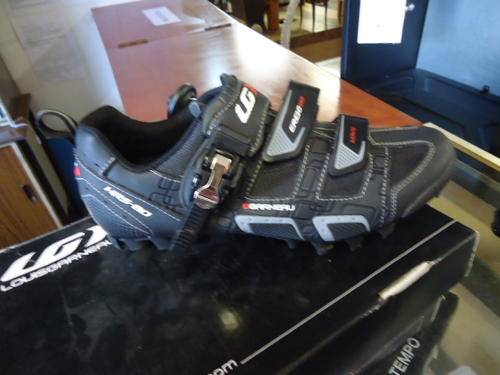GARNEAU CYCLING SHOES BLACK - IN BOX SIZE 44 -MINT CONDITION