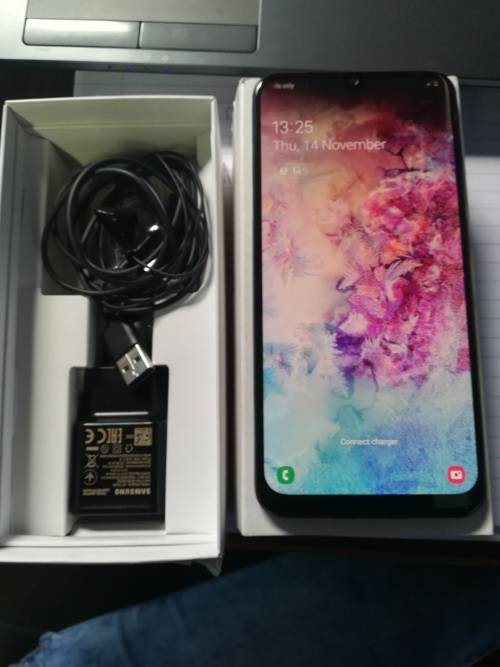 SAMSUNG GALAXY A30