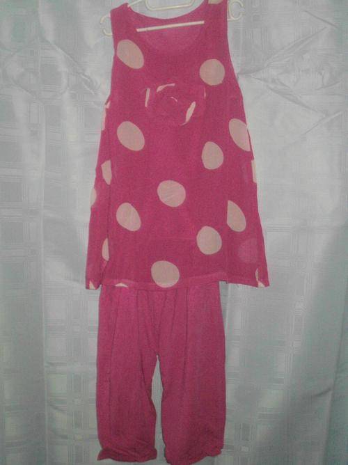 2 piece set with flower detail. Girls age 4/5