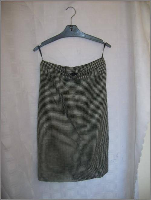Black tweet skirt 100% wool Woolworths size 16