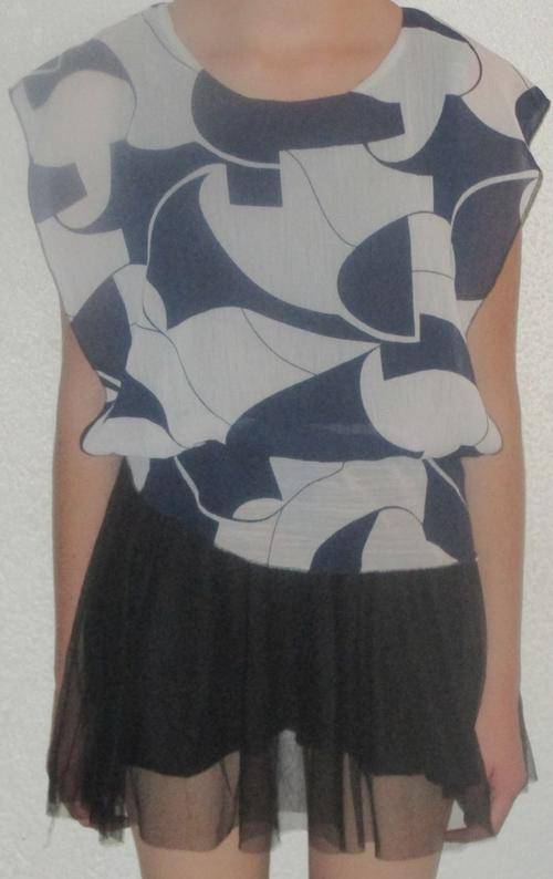FUNKY DRESS. SIZE 8. AS NEW