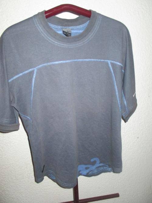 NIKE SPORT SHIRT. MEDIUM. AS NEW