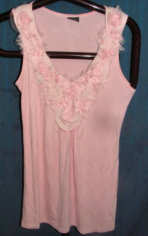 APPLIQUED PINK TOP. SIZE 12. FREE 2BU. AS NEW
