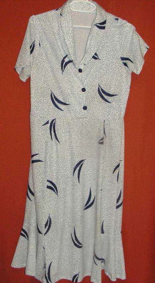 BLUE POLYESTER DRESS. STRETCHY. SIZE 14 CONDITION: AS NEW