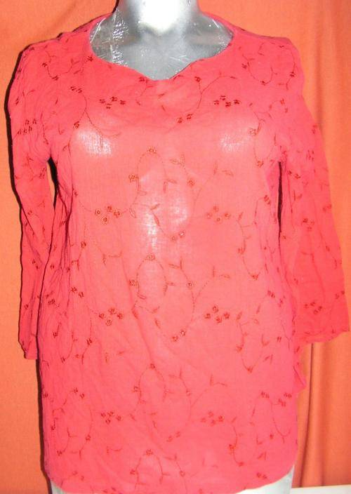 RED TOP. SIZE 18. CONDITION: VERY GOOD