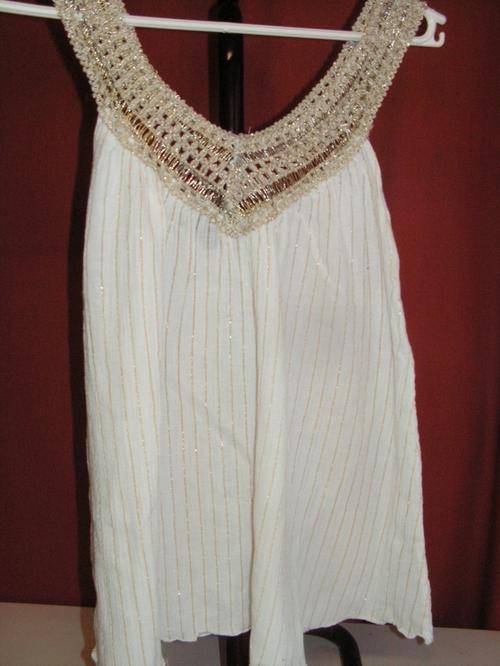 WHITE & GOLD TOP WITH LACE DETAIL. FREE CLOTHING. SIZE 12. CONDITION: VERY GOOD