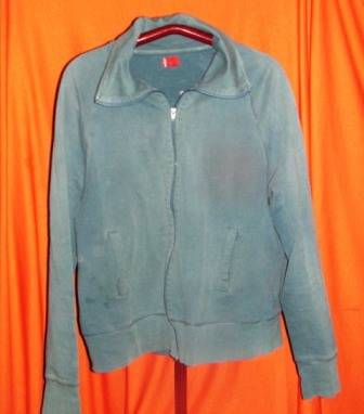 BLUE SWEATER. LEVIS. SIZE EXTRA LARGE.. CONDITION:  GOOD