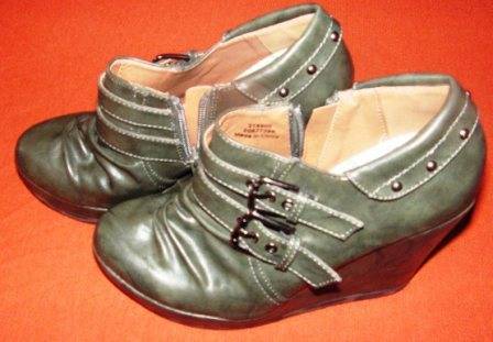 DIRTY GREEN WEDGE ANKEL BOOTS. TRUWORTHS. SIZE 5. AS NEW