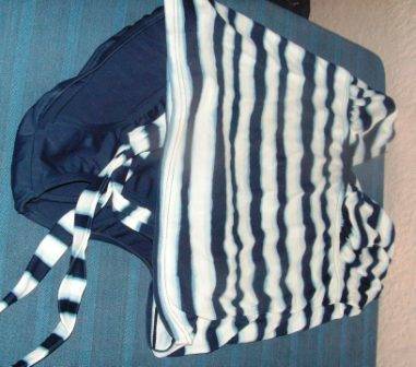 NAVY & WHITE STRIPE BIKINI TOP AND BOTTOM WITH BELT OCEAN BAY SIZE 14 (38) CONDITION: VERY GOOD