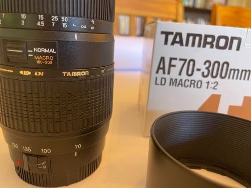 Tamron Auto Focus 70-300mm f/4.0-5.6 Di LD Macro Zoom Lens for Canon with Lens Hood